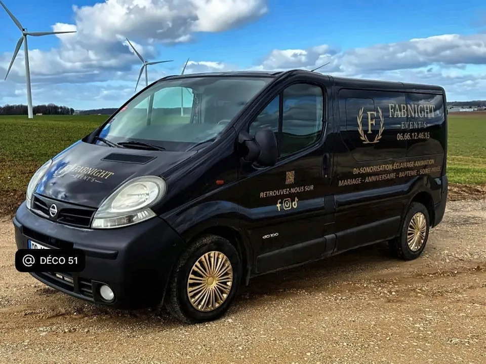 Le camion Fabnight Events, prêt pour la livraison du matériel